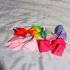 Fun playful hair  bows 4 piece lot, pre-owned